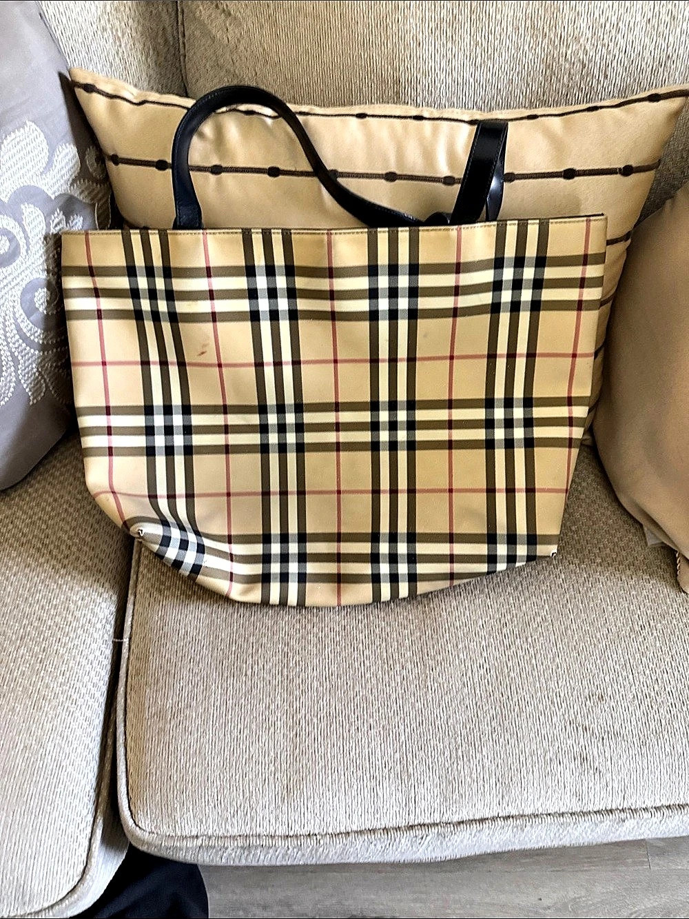 Burberry Nova Check Nylon Tote Bag Plaid Tote Bag in Beige & Black